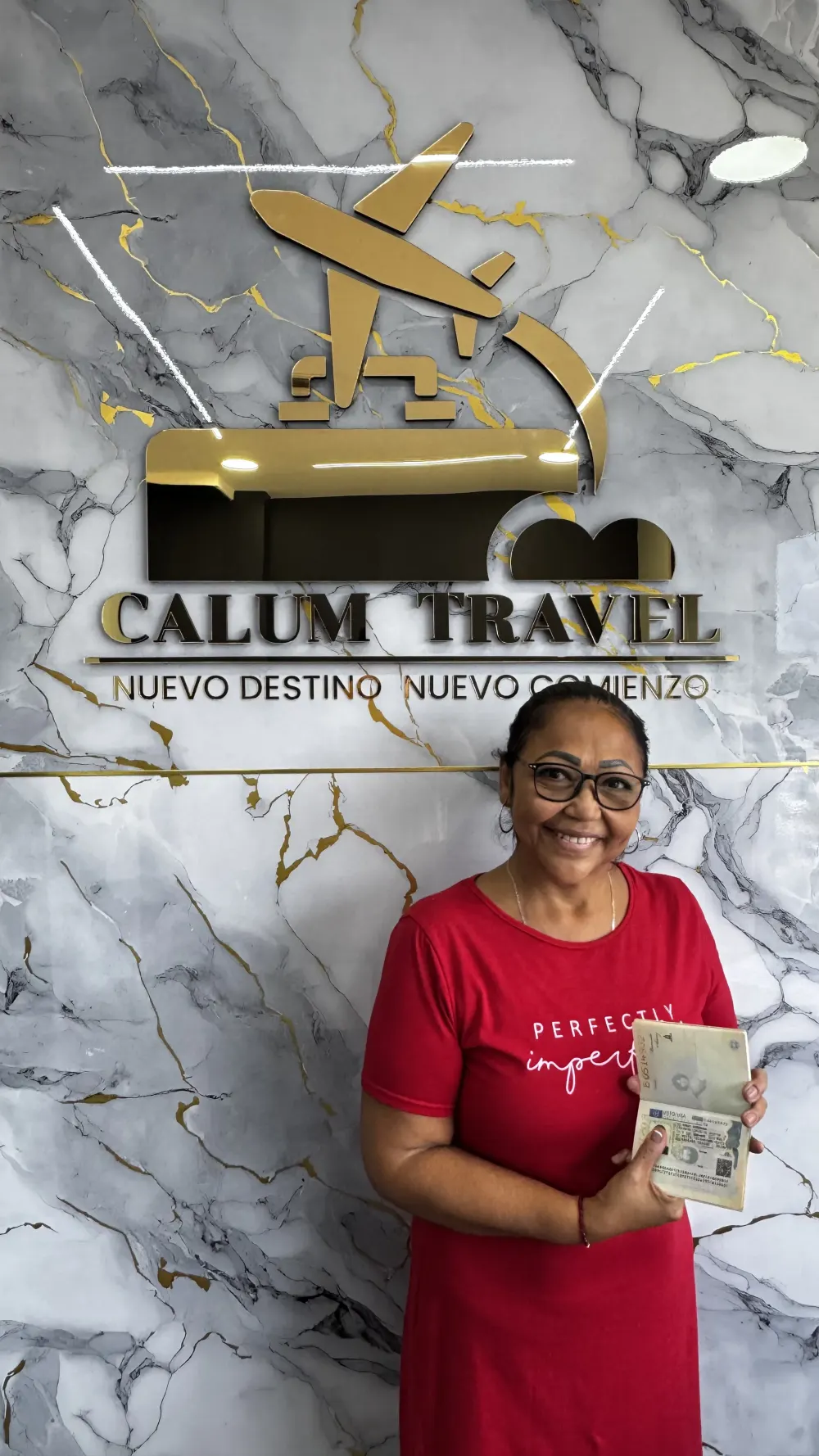 Clienta de CALUM TRAVEL con su visa aprobada